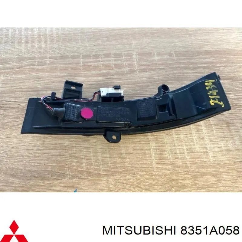 Luz intermitente de retrovisor exterior derecho para Mitsubishi Grandis (NAW)