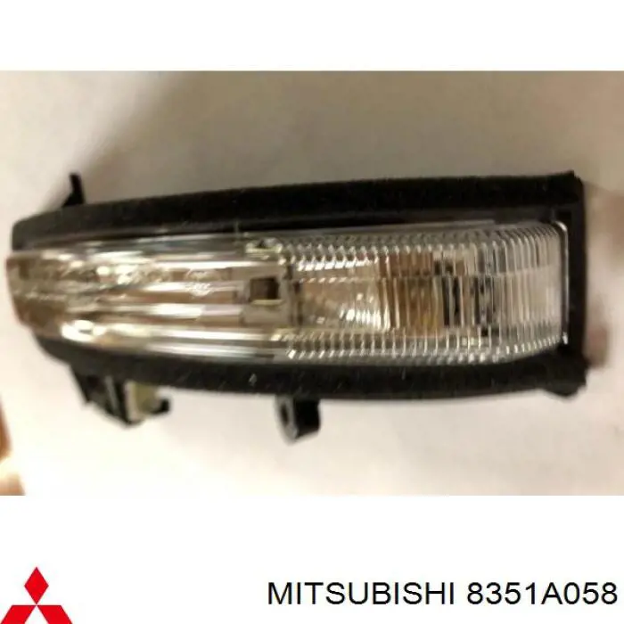 Comprar 8351A058 Mitsubishi Luz intermitente del espejo retrovisor derecho