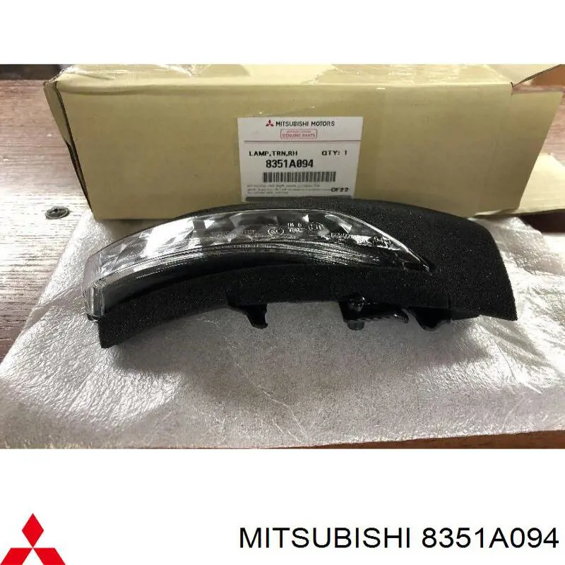 Luz intermitente del espejo retrovisor derecho Mitsubishi 8351A094 precio, desde 75,43 EUR
