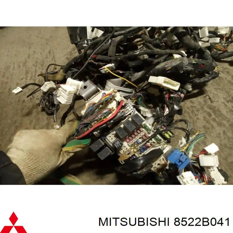 8522B041 Mitsubishi