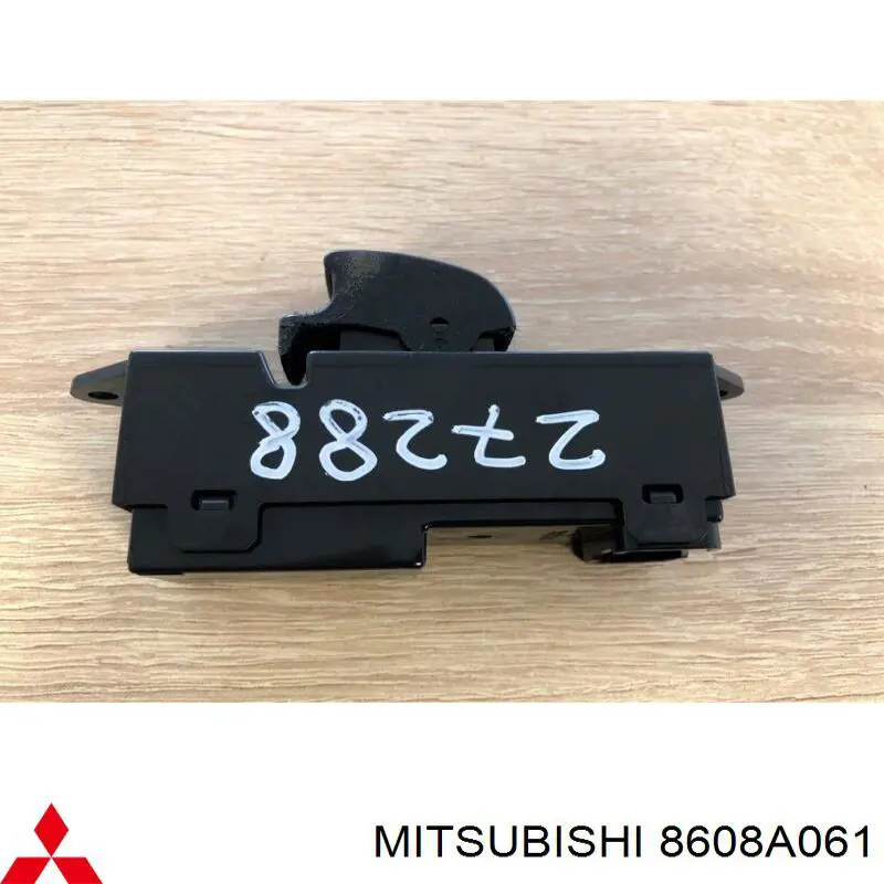 8608A061 Mitsubishi interruptor de elevalunas delantera izquierda