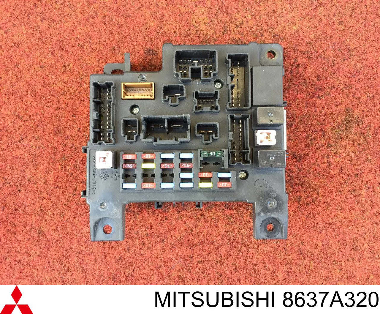 8637A320 Mitsubishi caja de fusibles