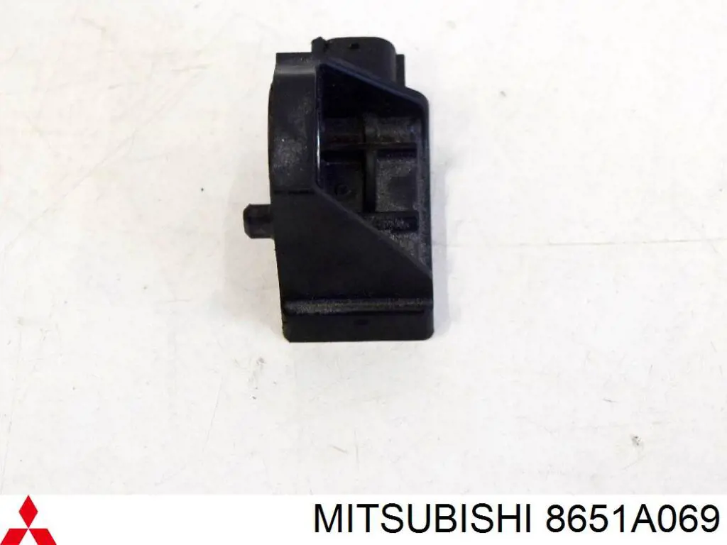 8651A069 Mitsubishi Sensor de airbag delantero