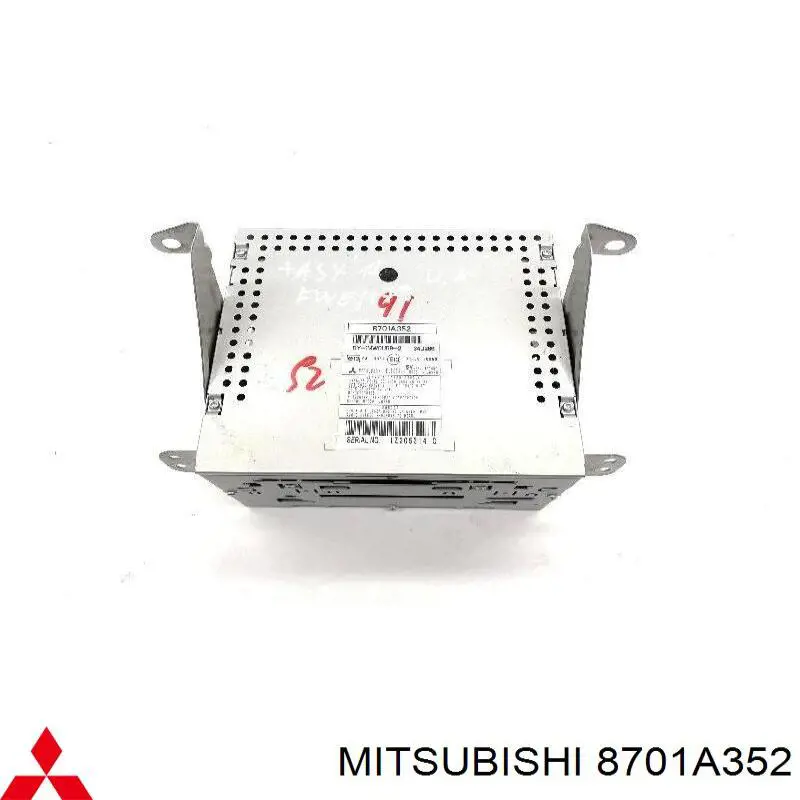 8701A352 Mitsubishi radio (radio am/fm)