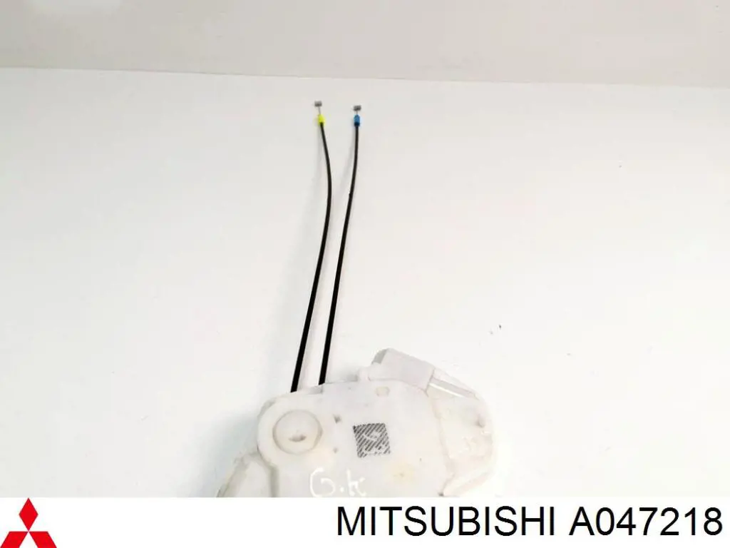Cerradura de puerta delantera derecha A047218 Mitsubishi