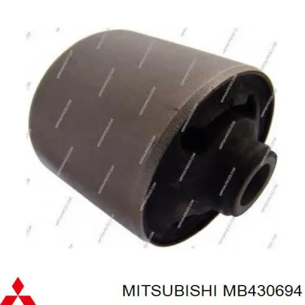 MB430694 Mitsubishi Buje de la traviesa de montaje del diferencial delantero izquierdo