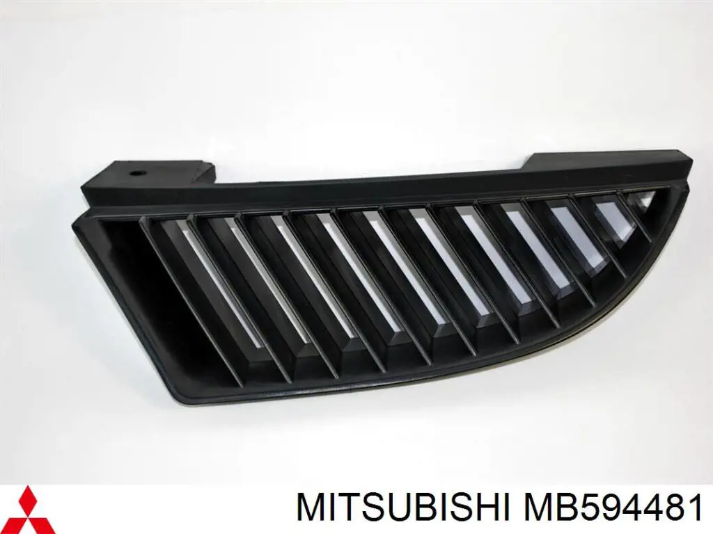 MB594481 Mitsubishi parrilla