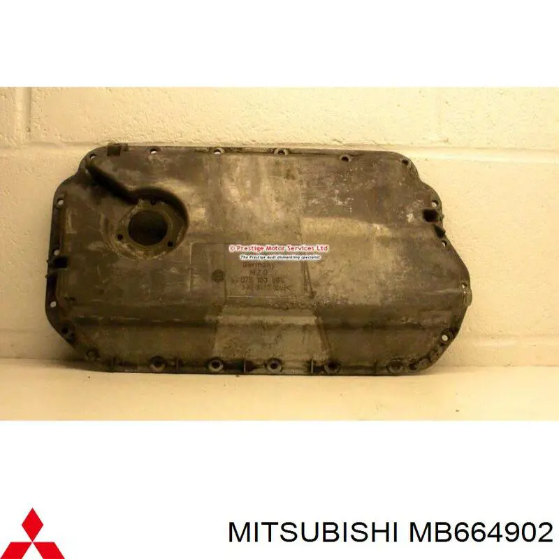 MB664902 Mitsubishi cubo de rueda trasero