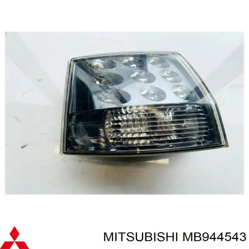 MB944543 Mitsubishi piloto posterior exterior izquierdo