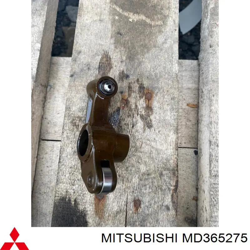 MD365275 Mitsubishi palanca oscilante, distribución del motor, lado de admisión