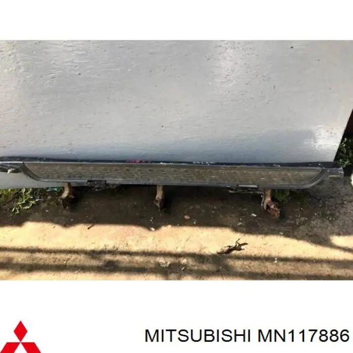 Estribo derecho para Mitsubishi Pajero 