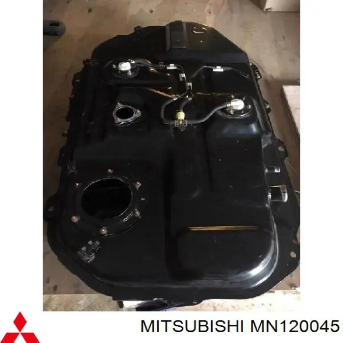 MN120045 Mitsubishi depósito de combustible