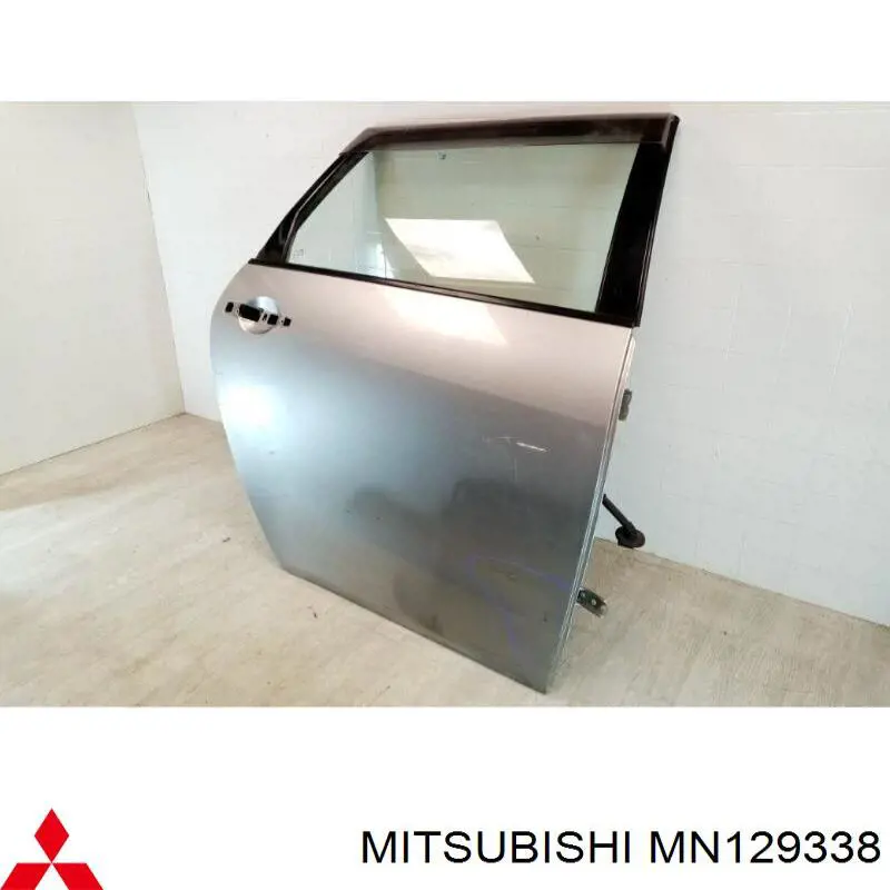 MN129338 Mitsubishi luna de puerta trasera derecha