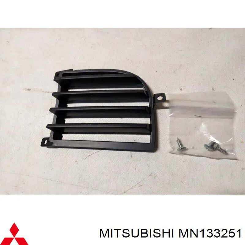 Rejilla izquierda del parachoques delantero Mitsubishi MN133251 precio, desde 35,44 EUR