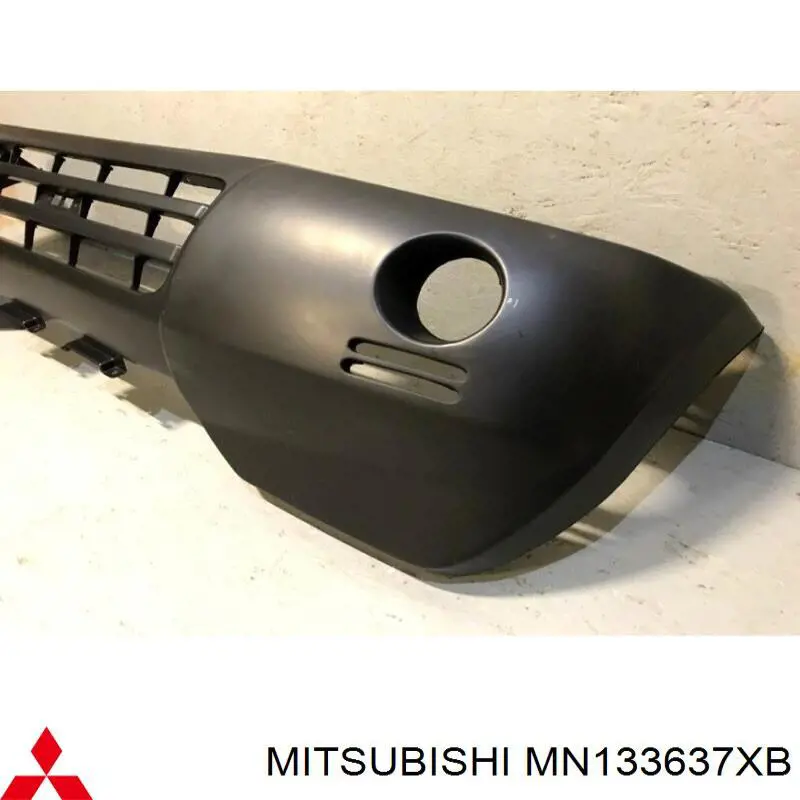 MN133637GB Mitsubishi paragolpes delantero