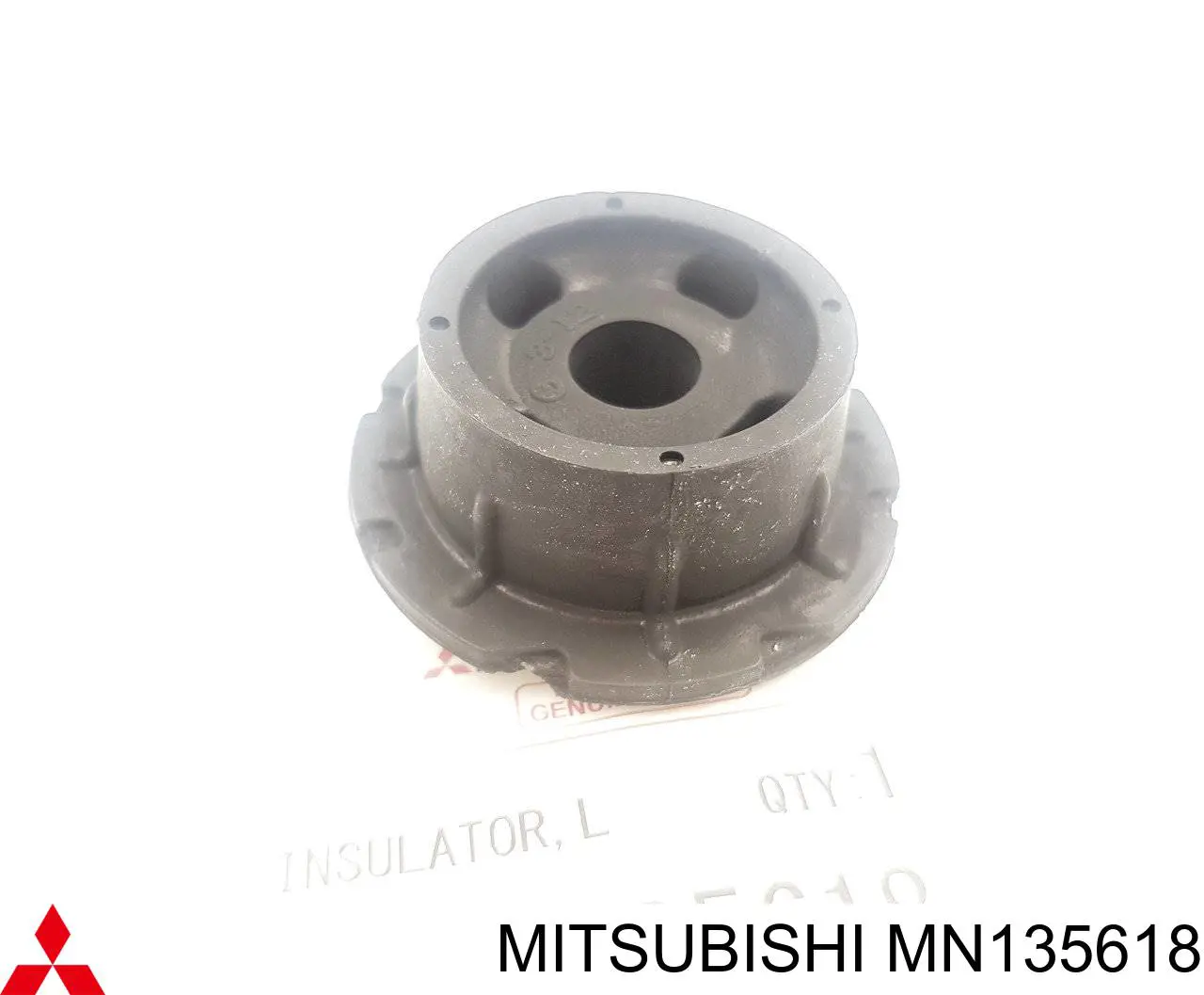 MN135618 Mitsubishi soporte del radiador inferior
