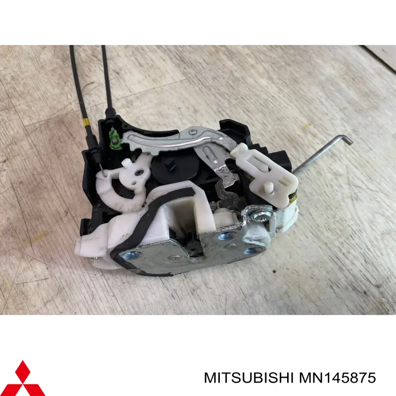 Cerradura de puerta trasera izquierda Mitsubishi MN145875 precio, desde 62,44 EUR