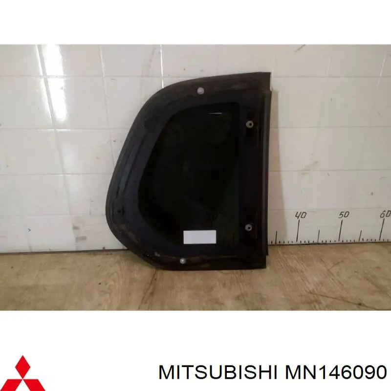 Cristal lateral derecho del maletero Mitsubishi MN146090 precio, desde 180,69 EUR
