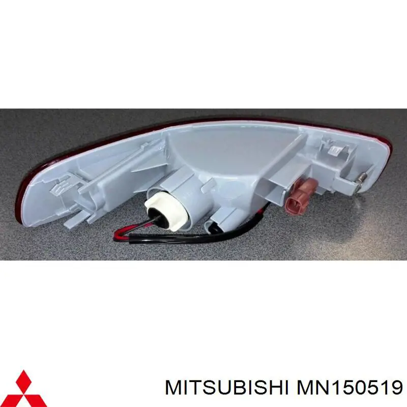 MN150519 Mitsubishi piloto parachoques trasero izquierdo
