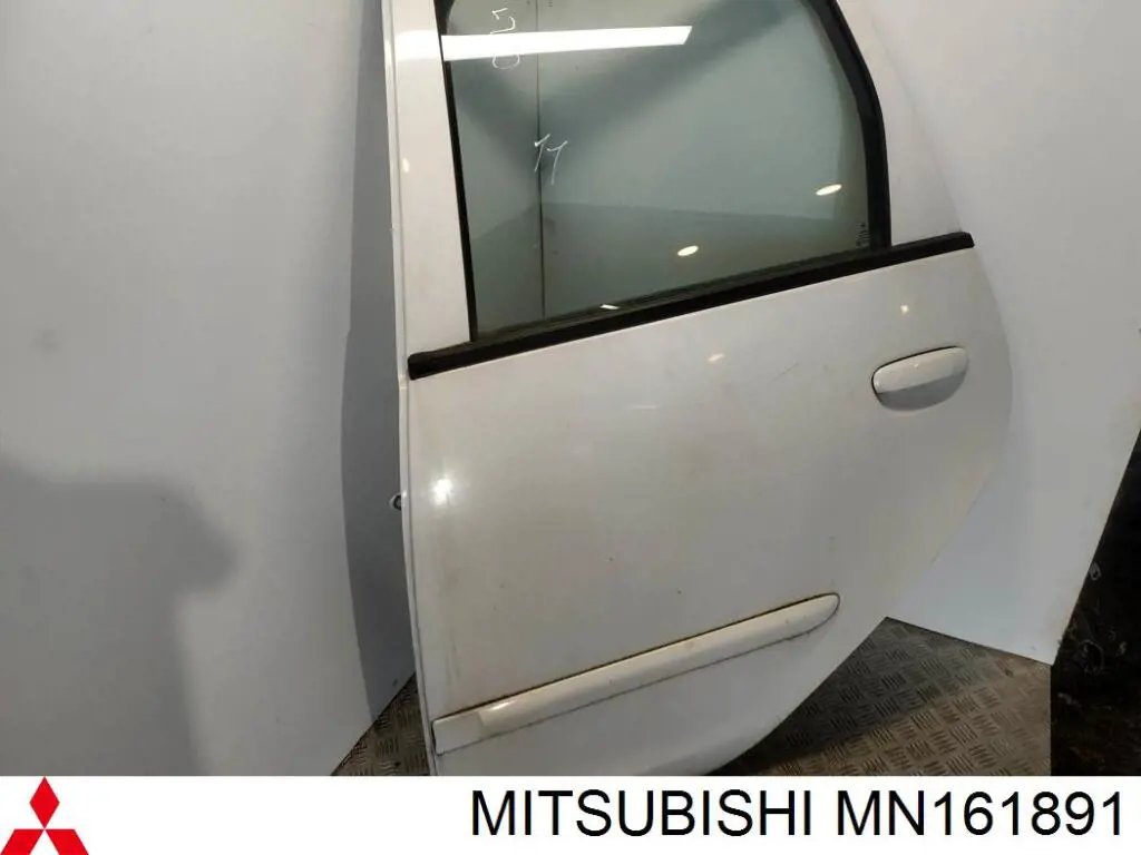 Puerta trasera izquierda para Mitsubishi Colt (Z3A)