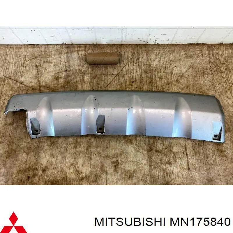 MN175840 Mitsubishi protector parachoques trasero