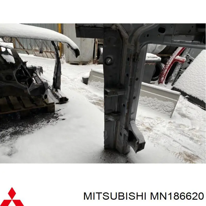 MN186620 Mitsubishi Umbral de puerta, derecha