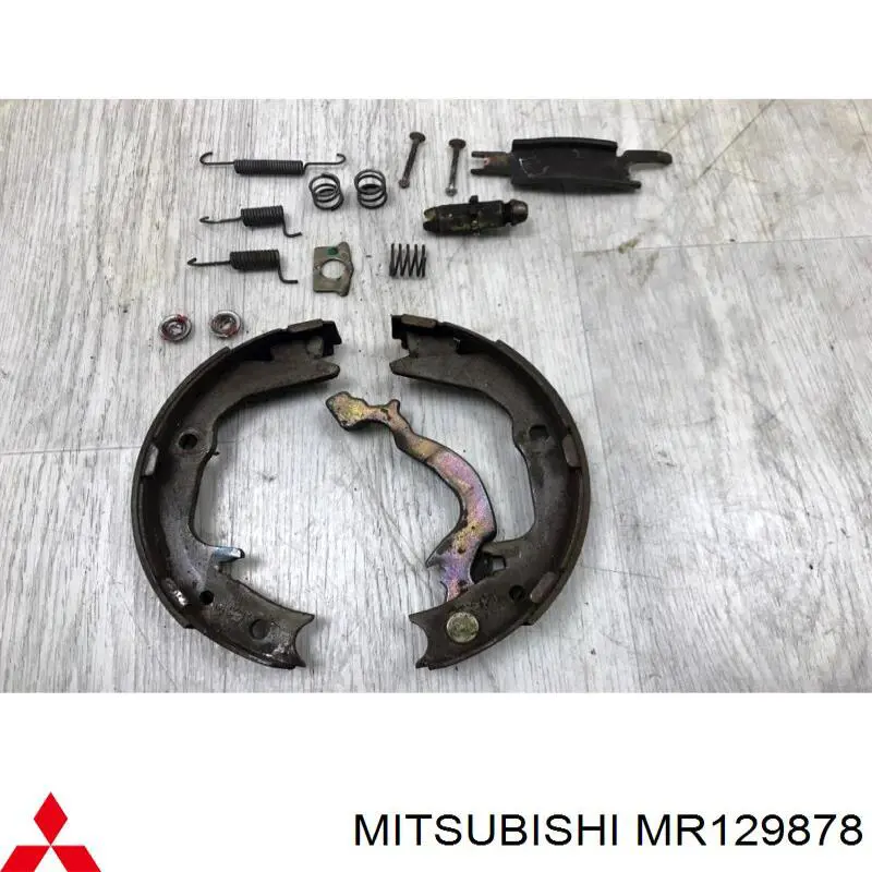 Abrazadera de expansión del tambor de freno derecha Mitsubishi MR129878 precio, desde 42,06 EUR