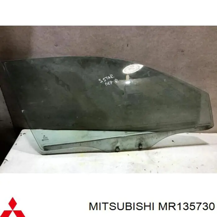 MR135730 Mitsubishi luna de puerta delantera derecha