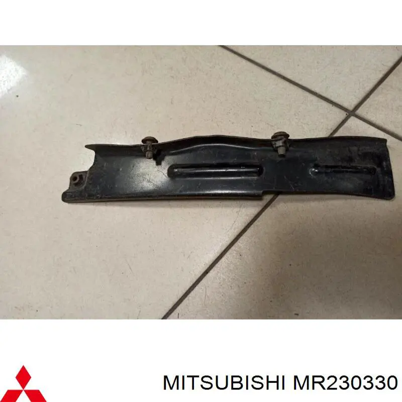 MR230330 Mitsubishi Soporte del paragolpes trasero derecho