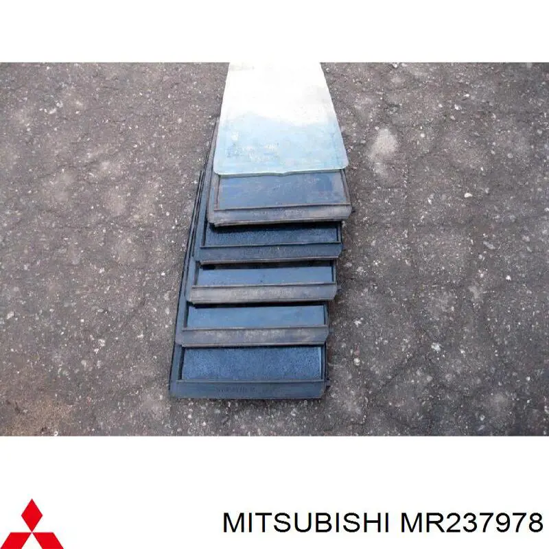 MR237978 Mitsubishi ventanilla lateral de la puerta trasera derecha