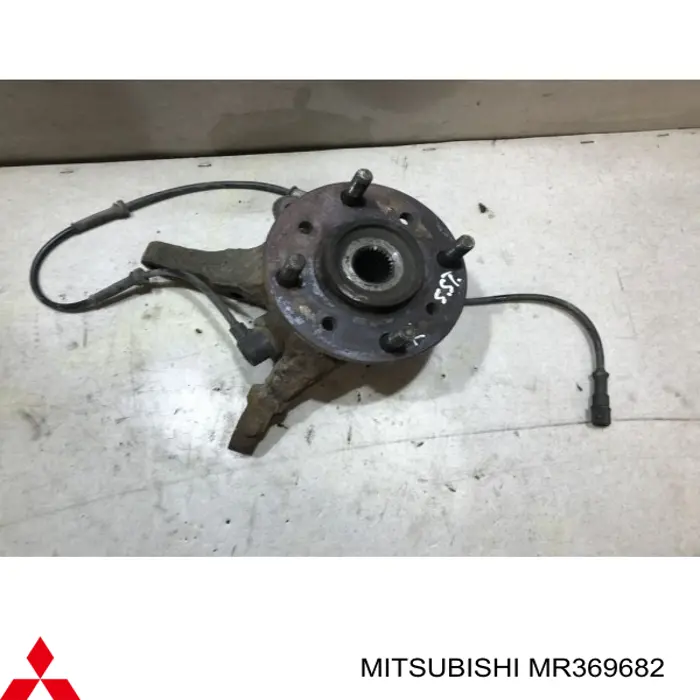 MR369682 Mitsubishi muñón del eje, suspensión de rueda, delantero derecho