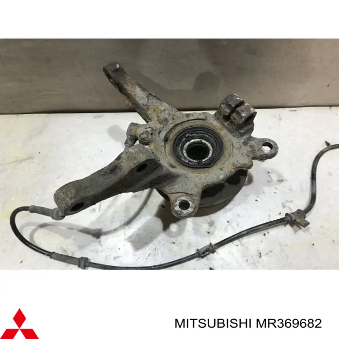 Mangueta delantera derecha Mitsubishi MR369682 precio, desde 51,00 EUR