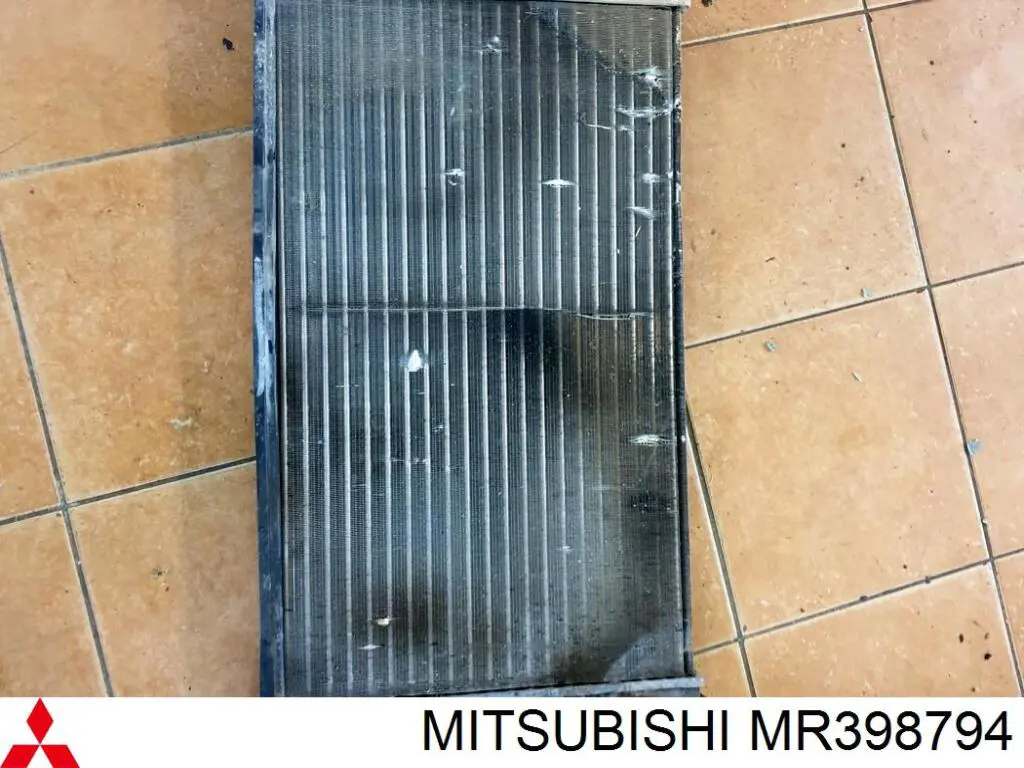 MR500441 Mitsubishi condensador aire acondicionado