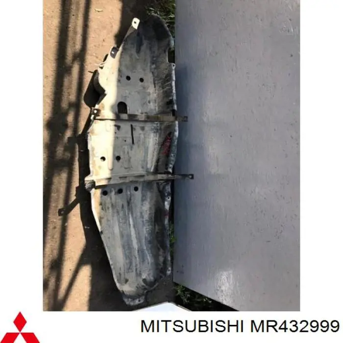 MR432999 Mitsubishi revestimiento de los bajos, depósito de combustible