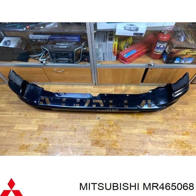 MR465068 Mitsubishi parachoques trasero