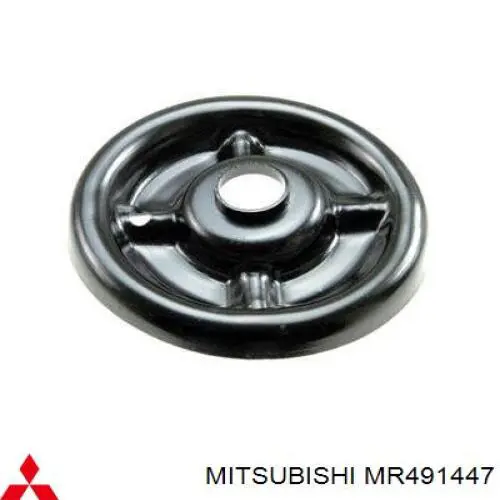 MR491447 Mitsubishi placa de metal superior delantera de el resorte / caja de muelle