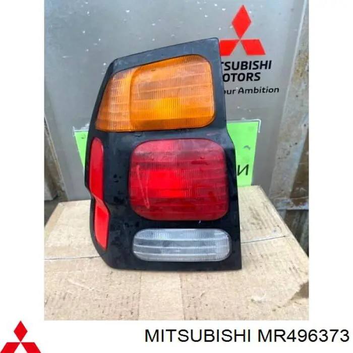 MR496373 Mitsubishi piloto posterior izquierdo