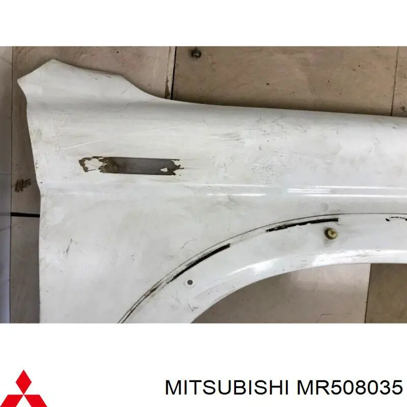 Comprar MR508035 Mitsubishi Aleta delantera izquierda