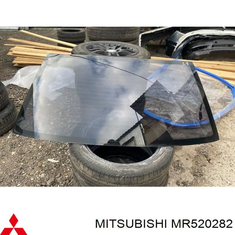 MR520282 Mitsubishi luneta trasera