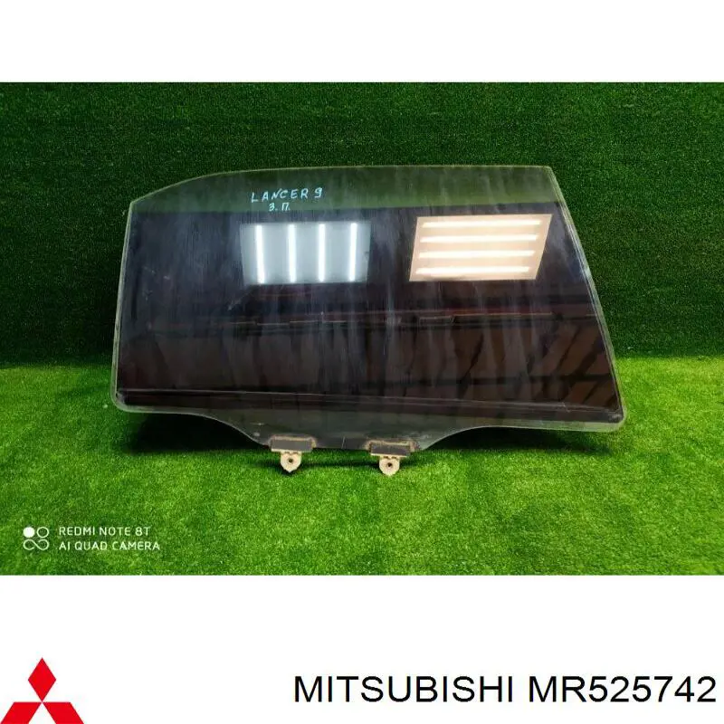 MR525742 Mitsubishi luna de puerta trasera derecha