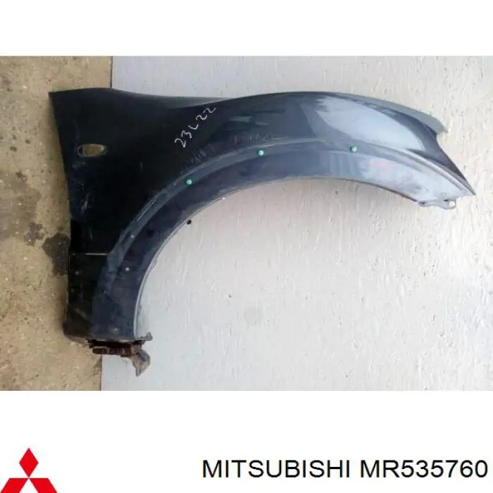 MR535760 Mitsubishi guardabarros delantero derecho