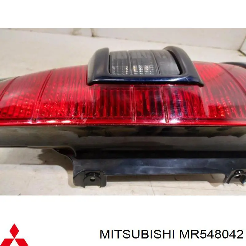 MN117118 Mitsubishi piloto posterior derecho