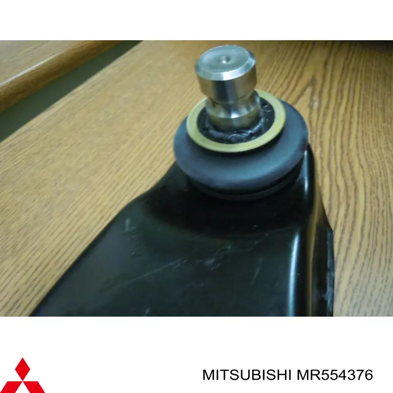 MR554376 Mitsubishi barra oscilante, suspensión de ruedas delantera, inferior derecha