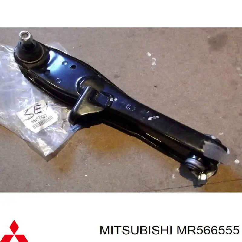 Brazo inferior izquierdo de la suspensión delantera Mitsubishi MR566555 precio, desde 282,40 EUR
