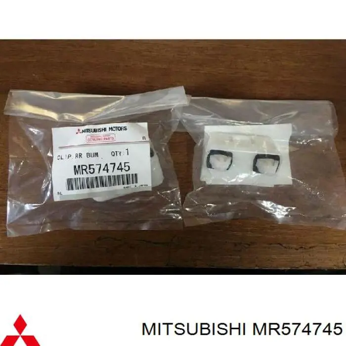 Comprar MR574745 Mitsubishi Clip de fijación de parachoques trasero