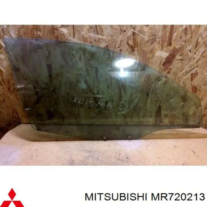 MR720213 Mitsubishi luna de puerta delantera derecha
