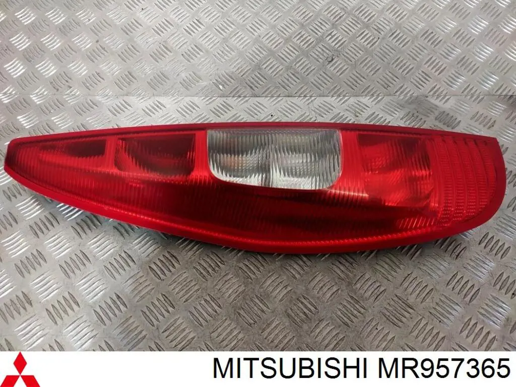 Piloto trasero exterior izquierdo Mitsubishi MR957365 precio, desde 79,86 EUR