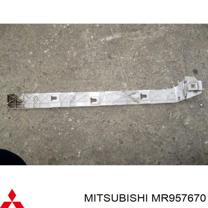 Soporte exterior derecho del parachoques trasero Mitsubishi MR957670 precio, desde 27,29 EUR