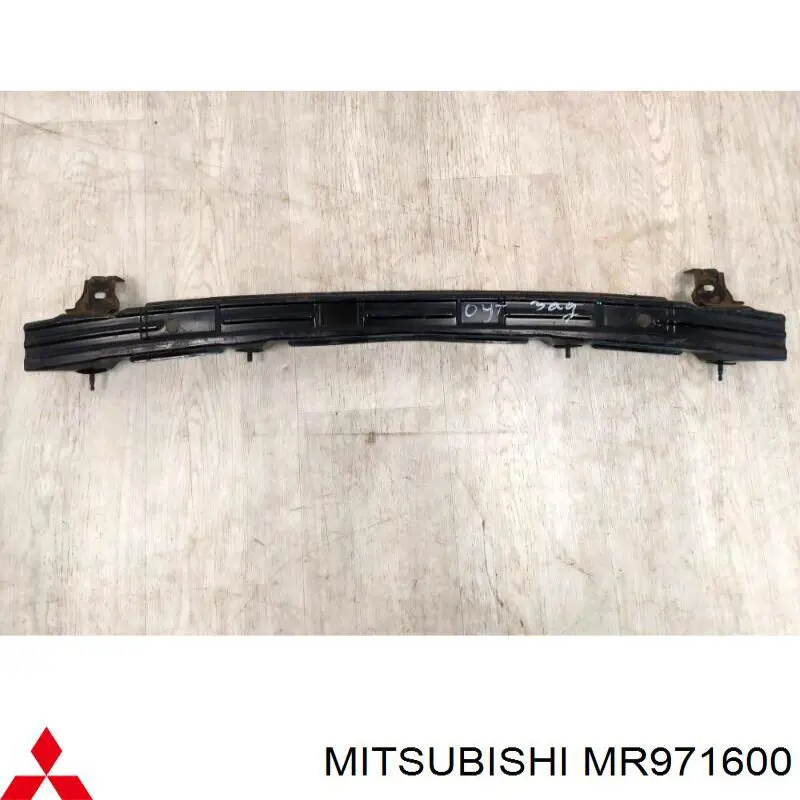 MR971600 Mitsubishi refuerzo parachoques trasero