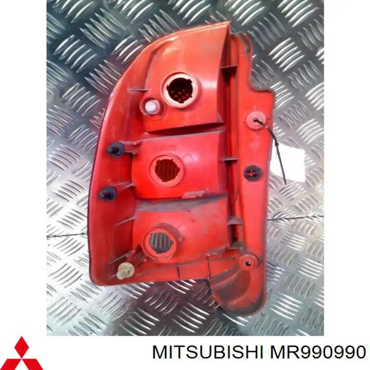 Comprar MR990990 Mitsubishi Piloto trasero derecho